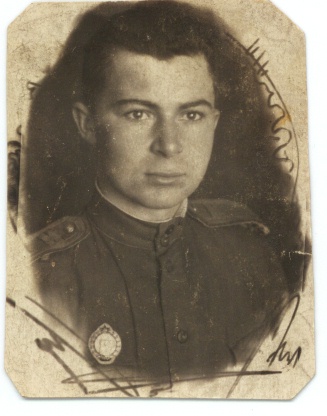 Dad in 44.jpg (51442 bytes)